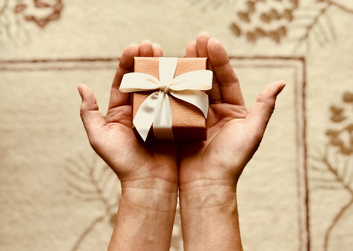 Christmas gift ideas for hairstylists